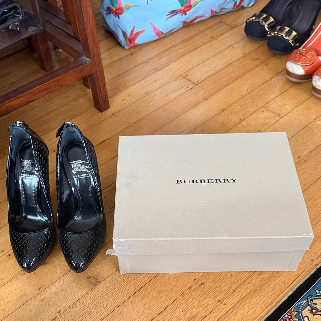 Burberry Pointed Toe Heels Made In Italy